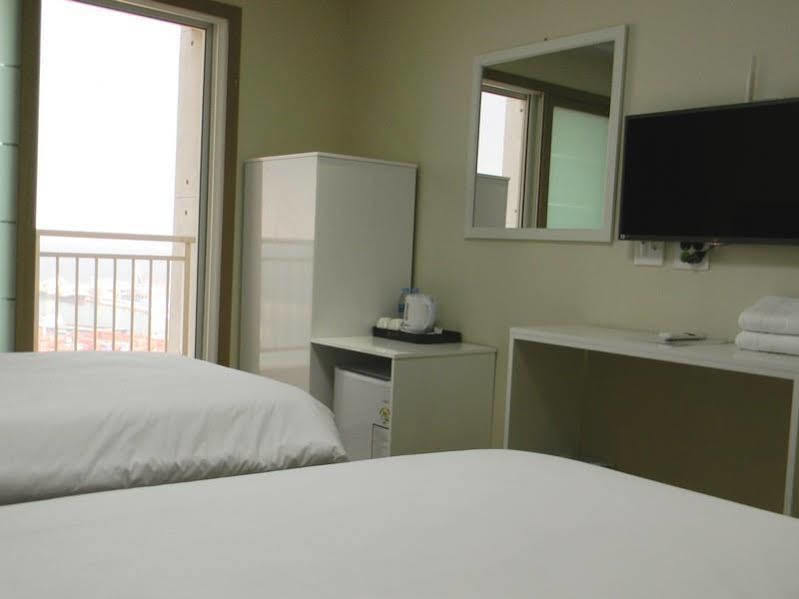 Sims Hotel Jeju Exterior photo