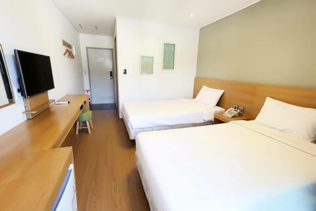 Sims Hotel Jeju Exterior photo
