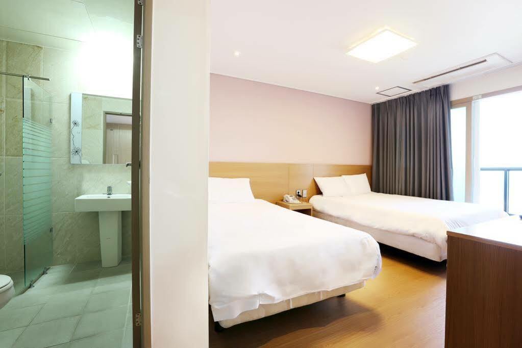 Sims Hotel Jeju Exterior photo